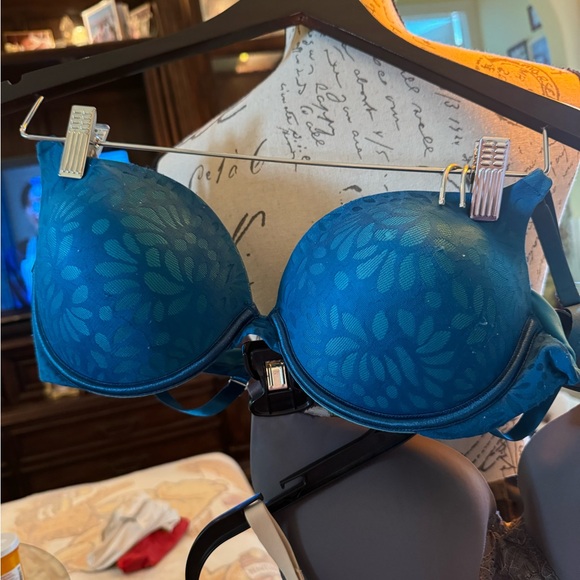 3 really nice bras! In really good shape! Beige 38c maiden form,grey 38c,blue 38 - Picture 5 of 8